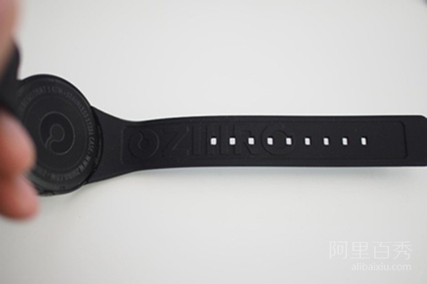 暗夜发出霓虹蓝光的ZIIIRO Eclipse手表，简约又时尚(图3)